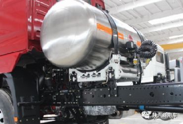 整车轻量化省心省力 ,轩德6×4燃气牵引车领跑商用车 - 第3张 - 提加商用车网 整车轻量化省心省力 ,轩德6×4燃气牵引车领跑商用车 - 第3张