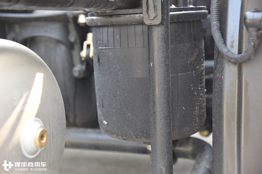 想跑快递开哪款车更适合?低鞍座拉货多,德龙X3000快递版了解下 - 第8张 - 提加商用车网 想跑快递开哪款车更适合?低鞍座拉货多,德龙X3000快递版了解下 - 第8张