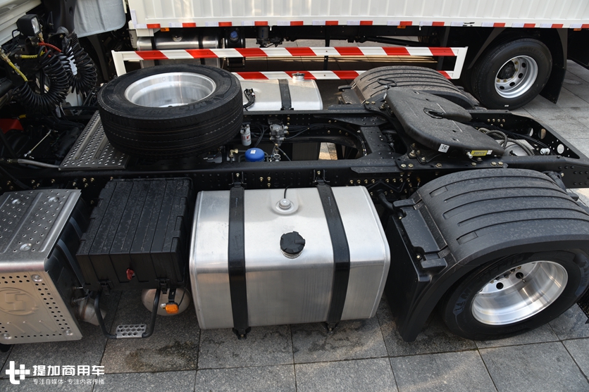 想跑快递开哪款车更适合?低鞍座拉货多,德龙X3000快递版了解下 - 第17张 - 提加商用车网 想跑快递开哪款车更适合?低鞍座拉货多,德龙X3000快递版了解下 - 第17张