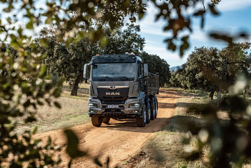 电子手刹+12英寸大屏,还有车载冰箱,曼恩新款TGS自卸车讲解 - 第1张 - 提加商用车网 电子手刹+12英寸大屏,还有车载冰箱,曼恩新款TGS自卸车讲解 - 第1张