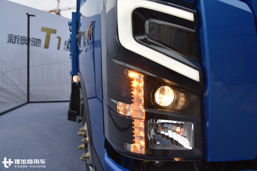 一改小自卸低端形象,科技外观和内饰,奥驰T1自卸小金刚实拍 - 第4张 - 提加商用车网 一改小自卸低端形象,科技外观和内饰,奥驰T1自卸小金刚实拍 - 第4张