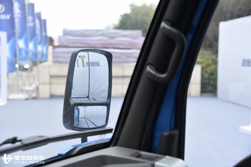 一改小自卸低端形象,科技外观和内饰,奥驰T1自卸小金刚实拍 - 第6张 - 提加商用车网 一改小自卸低端形象,科技外观和内饰,奥驰T1自卸小金刚实拍 - 第6张