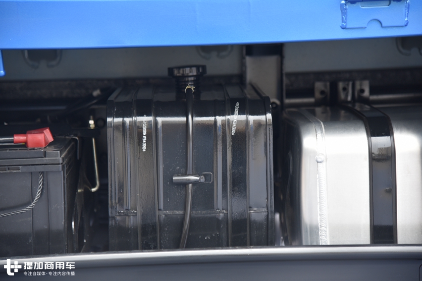 一改小自卸低端形象,科技外观和内饰,奥驰T1自卸小金刚实拍 - 第10张 - 提加商用车网 一改小自卸低端形象,科技外观和内饰,奥驰T1自卸小金刚实拍 - 第10张