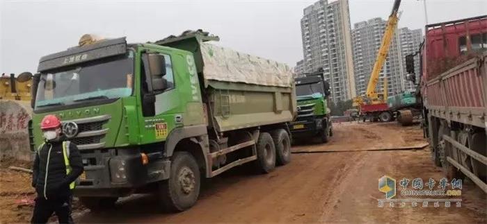 火神山背后的责任与信赖：公路英雄上汽红岩自卸车 - 第3张