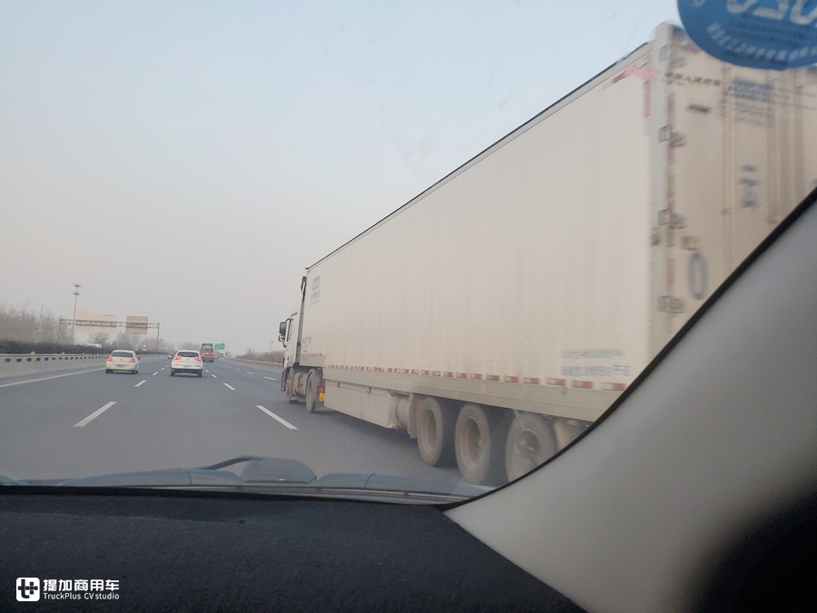 保定拆车圣地游记，好多老旧进口卡车，听说现在拆零件都值不少钱 - 第2张