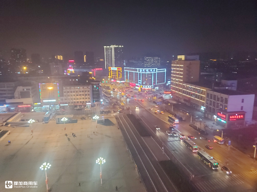 保定拆车圣地游记，好多老旧进口卡车，听说现在拆零件都值不少钱 - 第3张