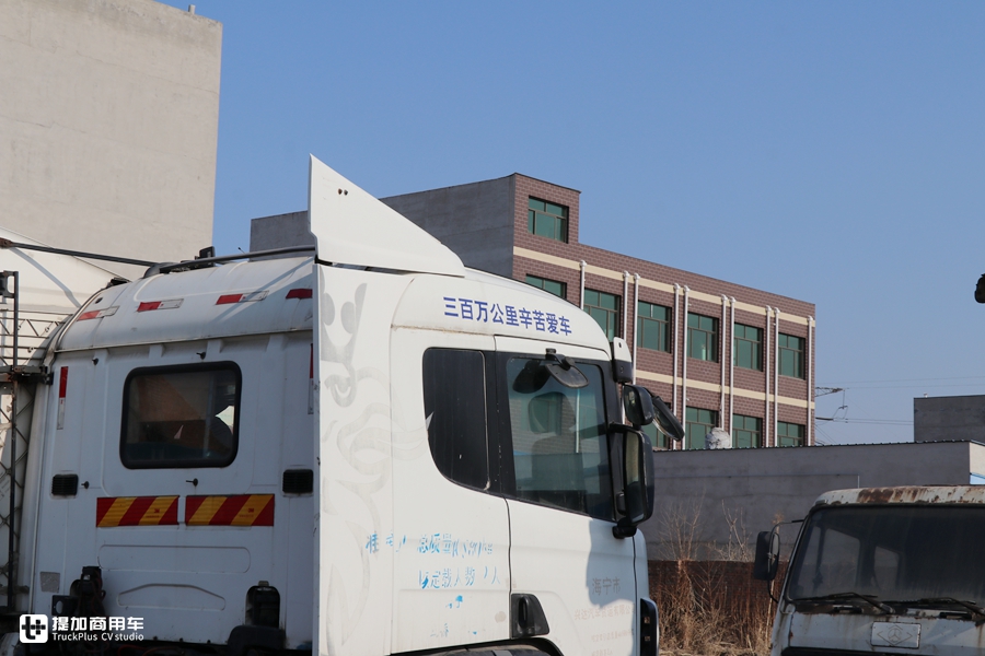 保定拆车圣地游记，好多老旧进口卡车，听说现在拆零件都值不少钱 - 第43张