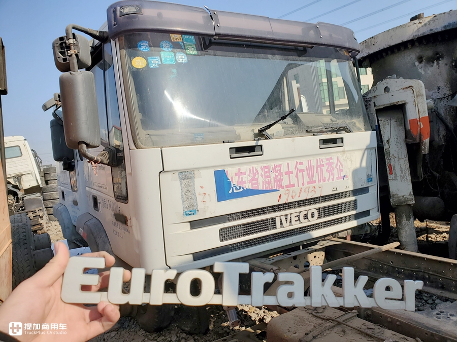 保定拆车圣地游记，好多老旧进口卡车，听说现在拆零件都值不少钱 - 第56张