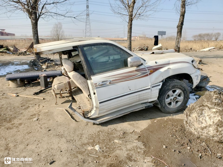 保定拆车圣地游记，好多老旧进口卡车，听说现在拆零件都值不少钱 - 第54张