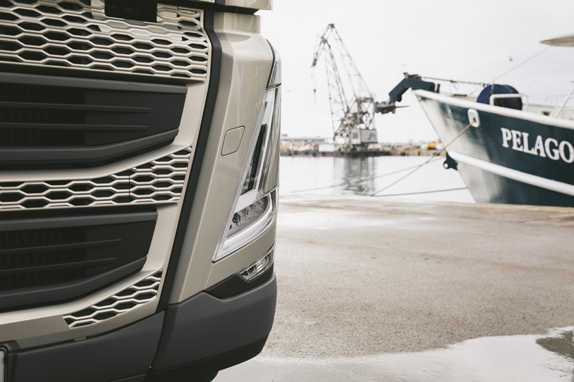 液晶显示屏加入,安全性能再提升,沃尔沃4款新卡车全解读 - 第18张 - 提加商用车网 液晶显示屏加入,安全性能再提升,沃尔沃4款新卡车全解读 - 第18张