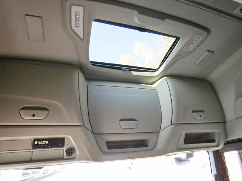 荷兰媒体评测依维柯新款旗舰卡车,车辆表现没得说,就是仪表盘设计被吐槽了 - 第9张 - 提加商用车网 荷兰媒体评测依维柯新款旗舰卡车,车辆表现没得说,就是仪表盘设计被吐槽了 - 第9张