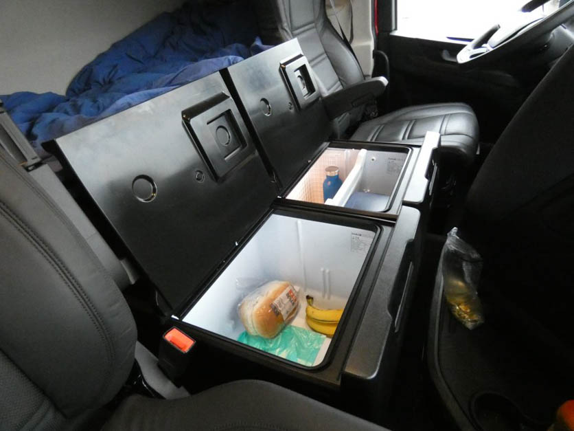 荷兰媒体评测依维柯新款旗舰卡车,车辆表现没得说,就是仪表盘设计被吐槽了 - 第10张 - 提加商用车网 荷兰媒体评测依维柯新款旗舰卡车,车辆表现没得说,就是仪表盘设计被吐槽了 - 第10张