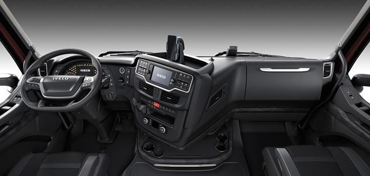 荷兰媒体评测依维柯新款旗舰卡车,车辆表现没得说,就是仪表盘设计被吐槽了 - 第8张 - 提加商用车网 荷兰媒体评测依维柯新款旗舰卡车,车辆表现没得说,就是仪表盘设计被吐槽了 - 第8张