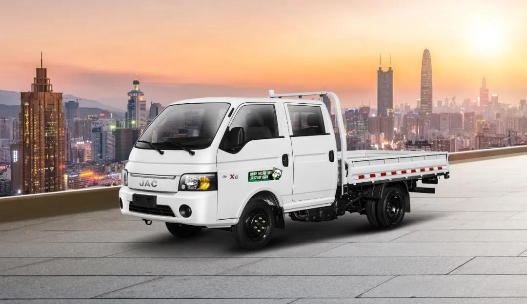 江淮轿卡熊猫侠运动版即将上市:用芯发力 唤醒运动激情 - 第6张 - 提加商用车网 江淮轿卡熊猫侠运动版即将上市:用芯发力 唤醒运动激情 - 第6张