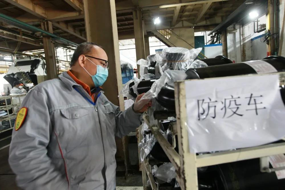 防疫车辆生产进行时:首批东风天锦底盘下线啦! - 第2张 - 提加商用车网 防疫车辆生产进行时:首批东风天锦底盘下线啦! - 第2张