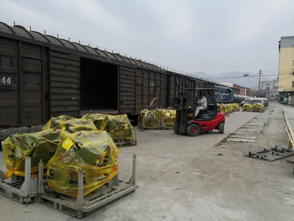 防疫车辆生产进行时，东风商用车、物流公司合力完成152台发动机交付 - 第4张