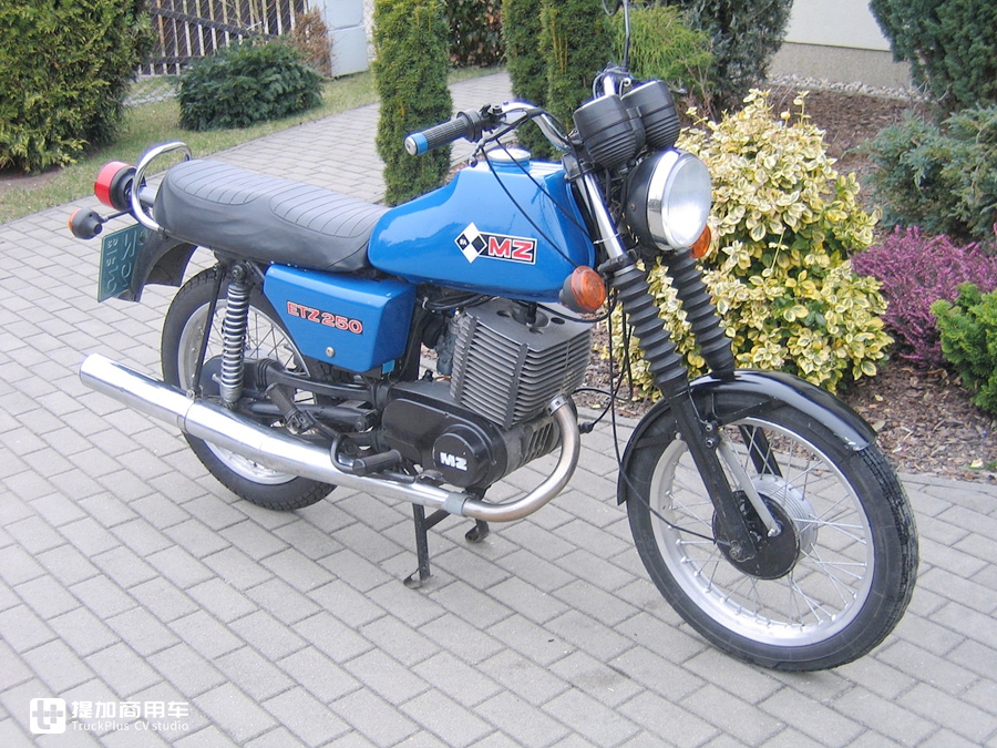 实际上是出自东德mz摩托车厂的e tz250型单缸二冲程摩托车,在80年代能