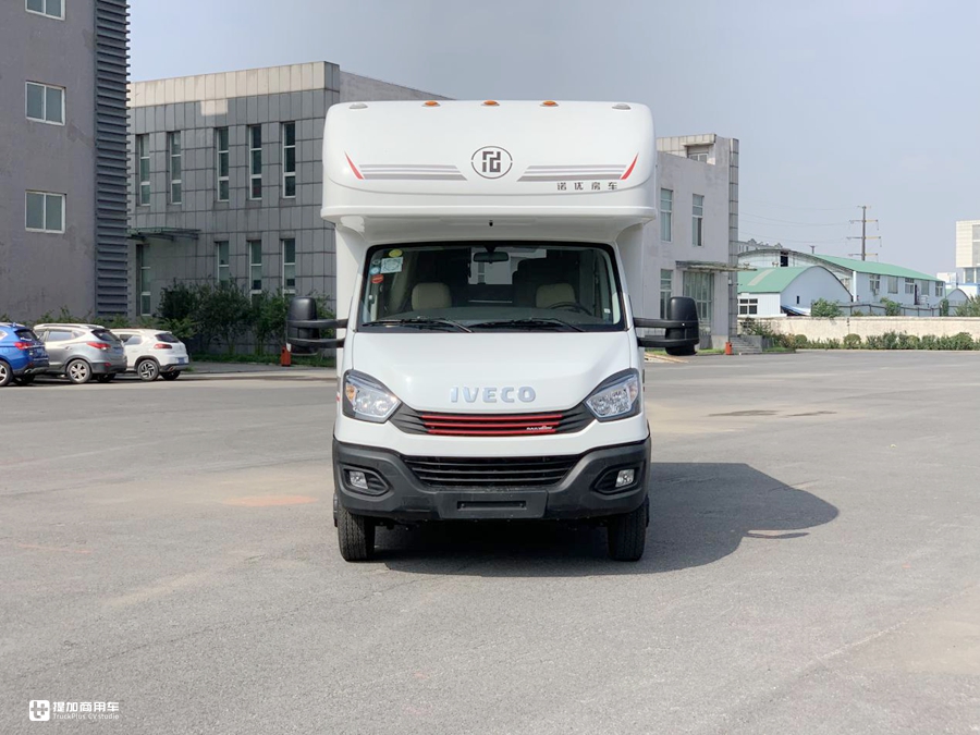 大额头双床铺,6米车身也配双拓展,带您见识一款C本就能开的豪华房车 - 第5张 - 提加商用车网 大额头双床铺,6米车身也配双拓展,带您见识一款C本就能开的豪华房车 - 第5张