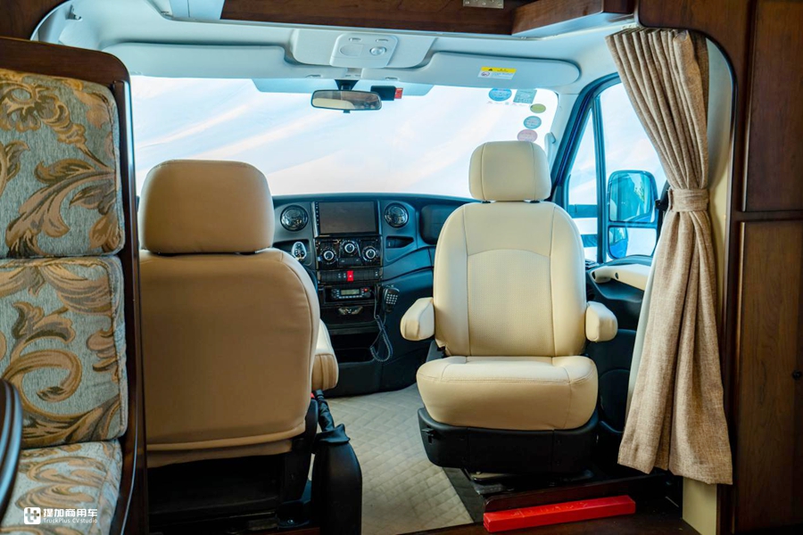 大额头双床铺,6米车身也配双拓展,带您见识一款C本就能开的豪华房车 - 第10张 - 提加商用车网 大额头双床铺,6米车身也配双拓展,带您见识一款C本就能开的豪华房车 - 第10张