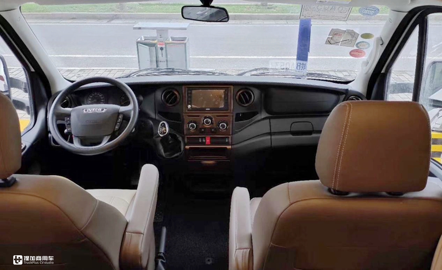 大额头双床铺,6米车身也配双拓展,带您见识一款C本就能开的豪华房车 - 第11张 - 提加商用车网 大额头双床铺,6米车身也配双拓展,带您见识一款C本就能开的豪华房车 - 第11张