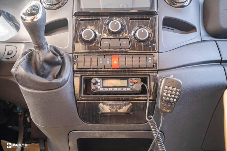 大额头双床铺,6米车身也配双拓展,带您见识一款C本就能开的豪华房车 - 第12张 - 提加商用车网 大额头双床铺,6米车身也配双拓展,带您见识一款C本就能开的豪华房车 - 第12张