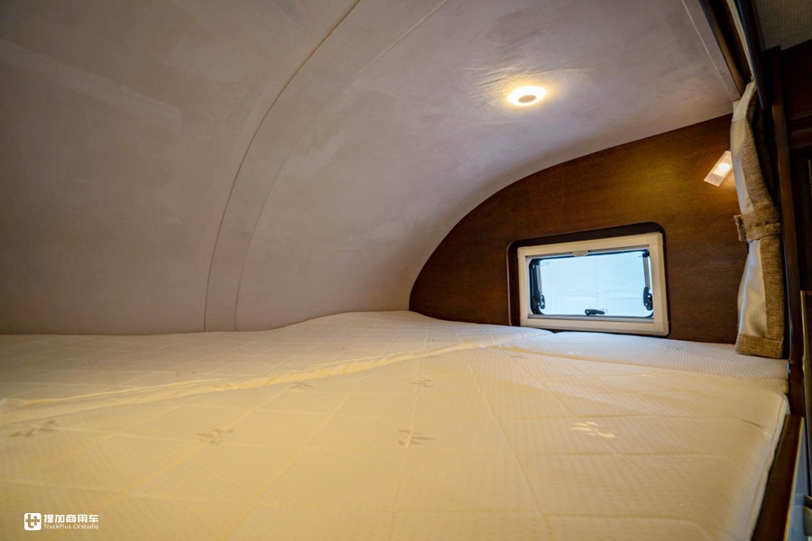 大额头双床铺,6米车身也配双拓展,带您见识一款C本就能开的豪华房车 - 第14张 - 提加商用车网 大额头双床铺,6米车身也配双拓展,带您见识一款C本就能开的豪华房车 - 第14张