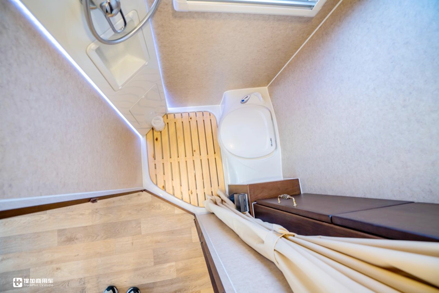 大额头双床铺,6米车身也配双拓展,带您见识一款C本就能开的豪华房车 - 第22张 - 提加商用车网 大额头双床铺,6米车身也配双拓展,带您见识一款C本就能开的豪华房车 - 第22张