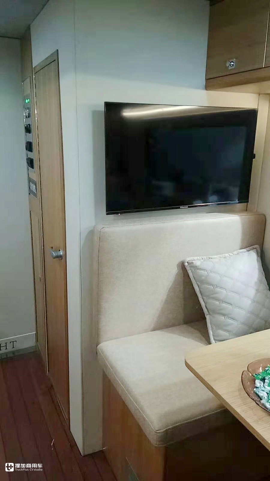 福特F系皮卡底盘打造,整车碳纤维舱体,硬派狼骑士越野房车实拍 - 第10张 - 提加商用车网 福特F系皮卡底盘打造,整车碳纤维舱体,硬派狼骑士越野房车实拍 - 第10张