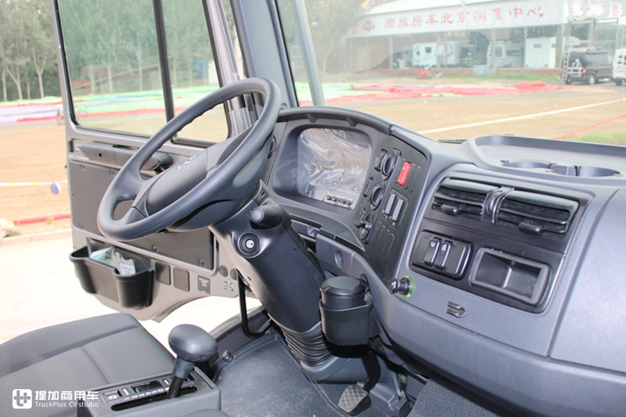 奔驰赛托斯越野房车实拍,也是全地形探险车,骨灰级车友别错过 - 第5张 - 提加商用车网 奔驰赛托斯越野房车实拍,也是全地形探险车,骨灰级车友别错过 - 第5张