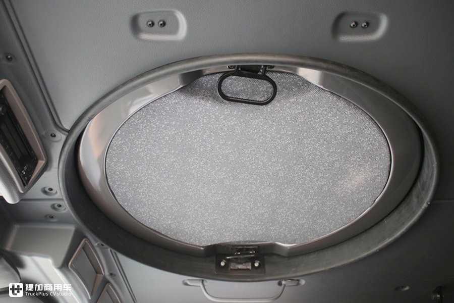 奔驰赛托斯越野房车实拍,也是全地形探险车,骨灰级车友别错过 - 第10张 - 提加商用车网 奔驰赛托斯越野房车实拍,也是全地形探险车,骨灰级车友别错过 - 第10张