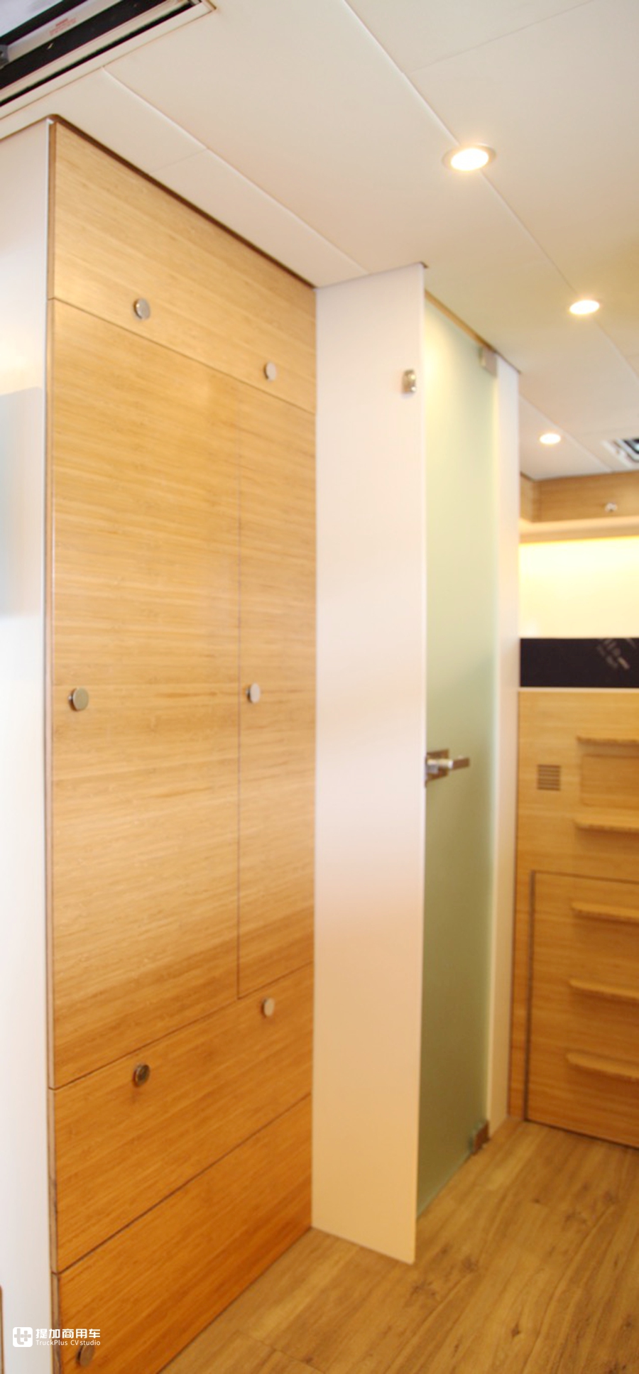 奔驰赛托斯越野房车实拍,也是全地形探险车,骨灰级车友别错过 - 第25张 - 提加商用车网 奔驰赛托斯越野房车实拍,也是全地形探险车,骨灰级车友别错过 - 第25张