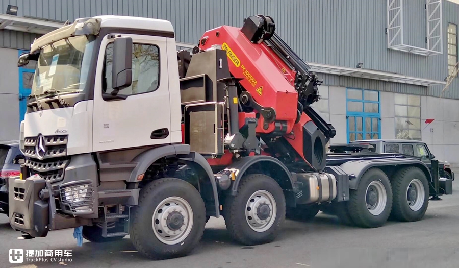 能牵引又可以随车吊,首台奔驰阿洛斯8X8随车吊牵引车来到国内啦 - 第3张 - 提加商用车网 能牵引又可以随车吊,首台奔驰阿洛斯8X8随车吊牵引车来到国内啦 - 第3张