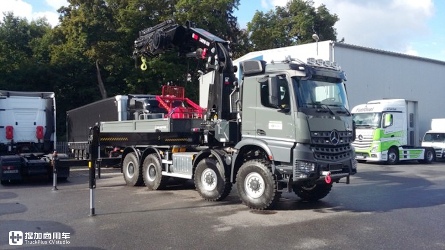 能牵引又可以随车吊,首台奔驰阿洛斯8X8随车吊牵引车来到国内啦 - 第5张 - 提加商用车网 能牵引又可以随车吊,首台奔驰阿洛斯8X8随车吊牵引车来到国内啦 - 第5张
