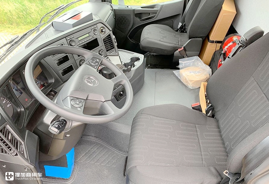 能牵引又可以随车吊,首台奔驰阿洛斯8X8随车吊牵引车来到国内啦 - 第10张 - 提加商用车网 能牵引又可以随车吊,首台奔驰阿洛斯8X8随车吊牵引车来到国内啦 - 第10张