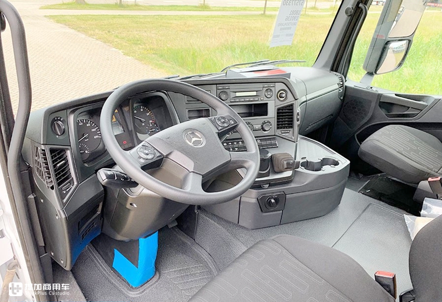 能牵引又可以随车吊,首台奔驰阿洛斯8X8随车吊牵引车来到国内啦 - 第11张 - 提加商用车网 能牵引又可以随车吊,首台奔驰阿洛斯8X8随车吊牵引车来到国内啦 - 第11张