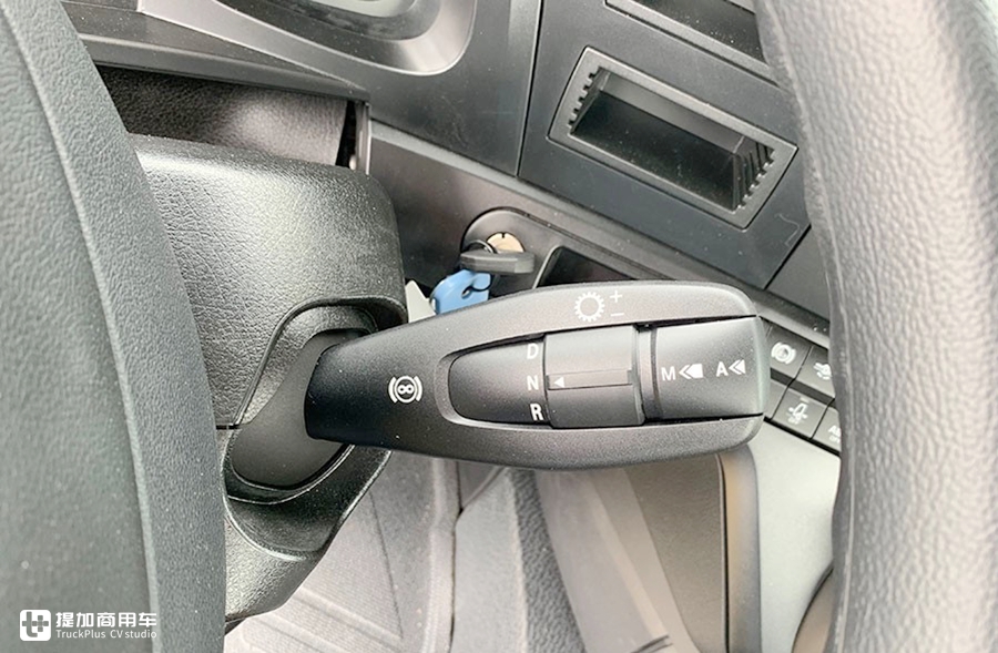 能牵引又可以随车吊,首台奔驰阿洛斯8X8随车吊牵引车来到国内啦 - 第12张 - 提加商用车网 能牵引又可以随车吊,首台奔驰阿洛斯8X8随车吊牵引车来到国内啦 - 第12张