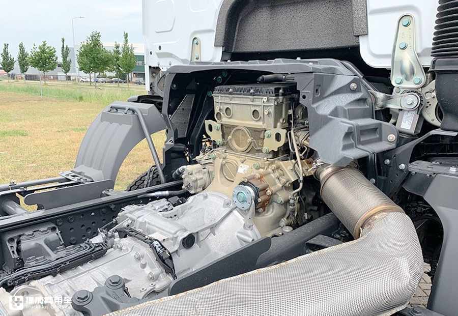 能牵引又可以随车吊,首台奔驰阿洛斯8X8随车吊牵引车来到国内啦 - 第14张 - 提加商用车网 能牵引又可以随车吊,首台奔驰阿洛斯8X8随车吊牵引车来到国内啦 - 第14张