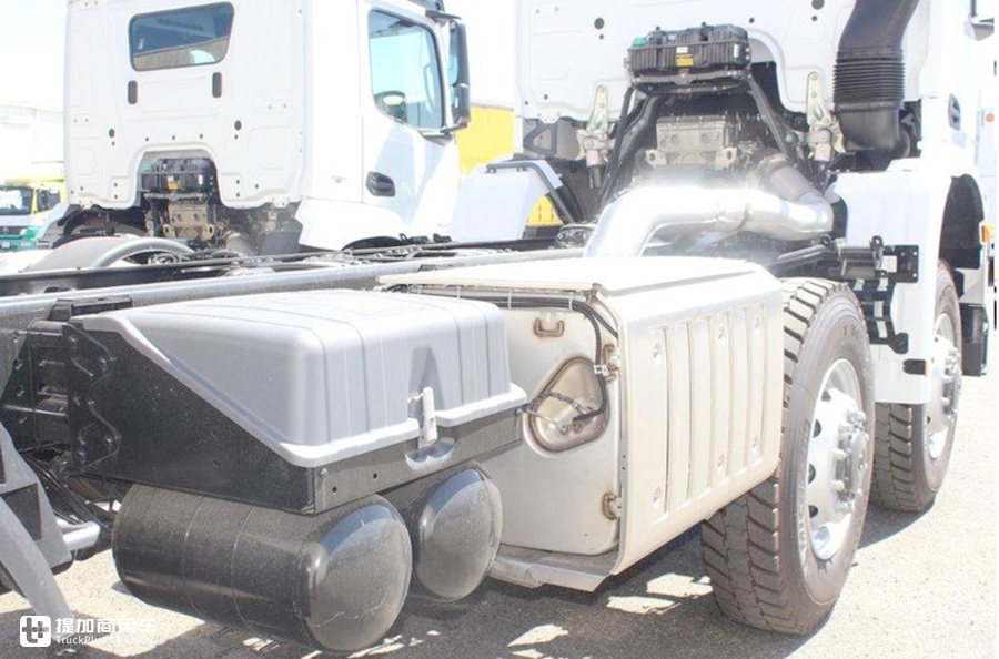 能牵引又可以随车吊,首台奔驰阿洛斯8X8随车吊牵引车来到国内啦 - 第16张 - 提加商用车网 能牵引又可以随车吊,首台奔驰阿洛斯8X8随车吊牵引车来到国内啦 - 第16张