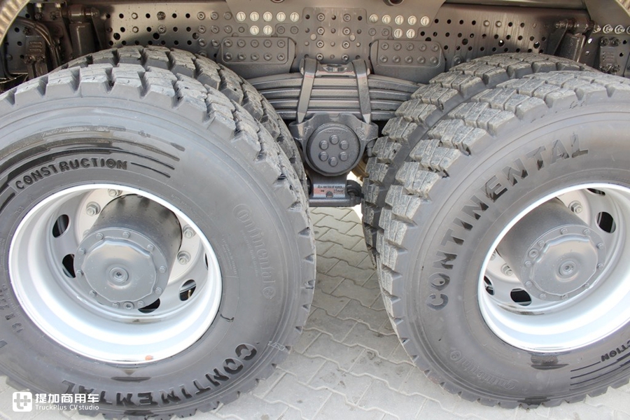 能牵引又可以随车吊,首台奔驰阿洛斯8X8随车吊牵引车来到国内啦 - 第18张 - 提加商用车网 能牵引又可以随车吊,首台奔驰阿洛斯8X8随车吊牵引车来到国内啦 - 第18张