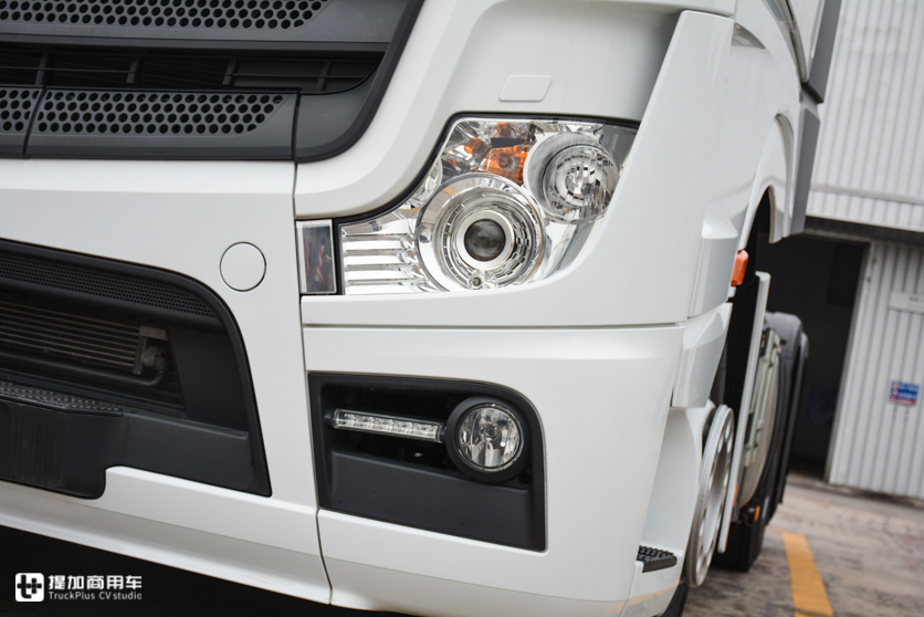 广州物流老板刚提的奔驰新款卡车,配置到底怎么样,我们带你好好看看 - 第4张 - 提加商用车网 广州物流老板刚提的奔驰新款卡车,配置到底怎么样,我们带你好好看看 - 第4张