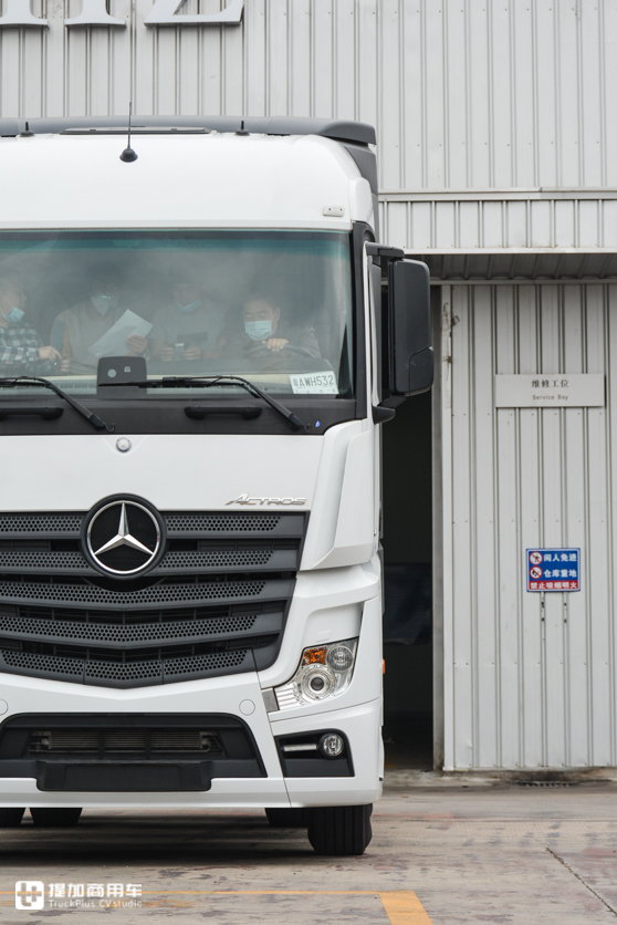 广州物流老板刚提的奔驰新款卡车,配置到底怎么样,我们带你好好看看 - 第3张 - 提加商用车网 广州物流老板刚提的奔驰新款卡车,配置到底怎么样,我们带你好好看看 - 第3张