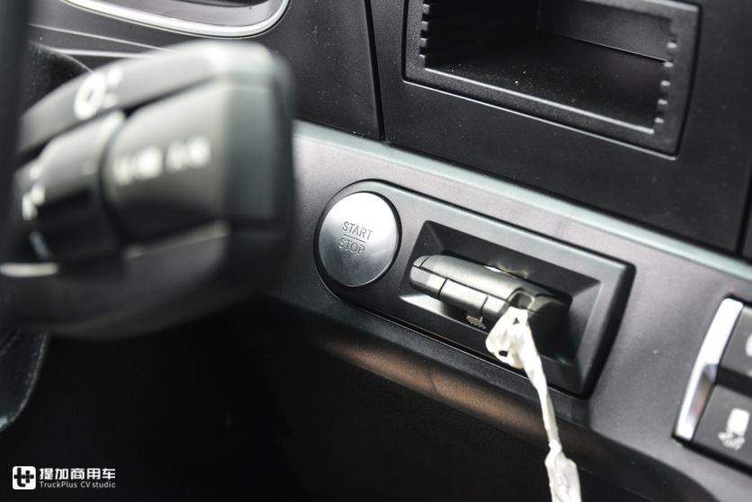 广州物流老板刚提的奔驰新款卡车,配置到底怎么样,我们带你好好看看 - 第13张 - 提加商用车网 广州物流老板刚提的奔驰新款卡车,配置到底怎么样,我们带你好好看看 - 第13张