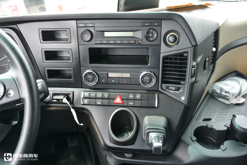 广州物流老板刚提的奔驰新款卡车,配置到底怎么样,我们带你好好看看 - 第11张 - 提加商用车网 广州物流老板刚提的奔驰新款卡车,配置到底怎么样,我们带你好好看看 - 第11张