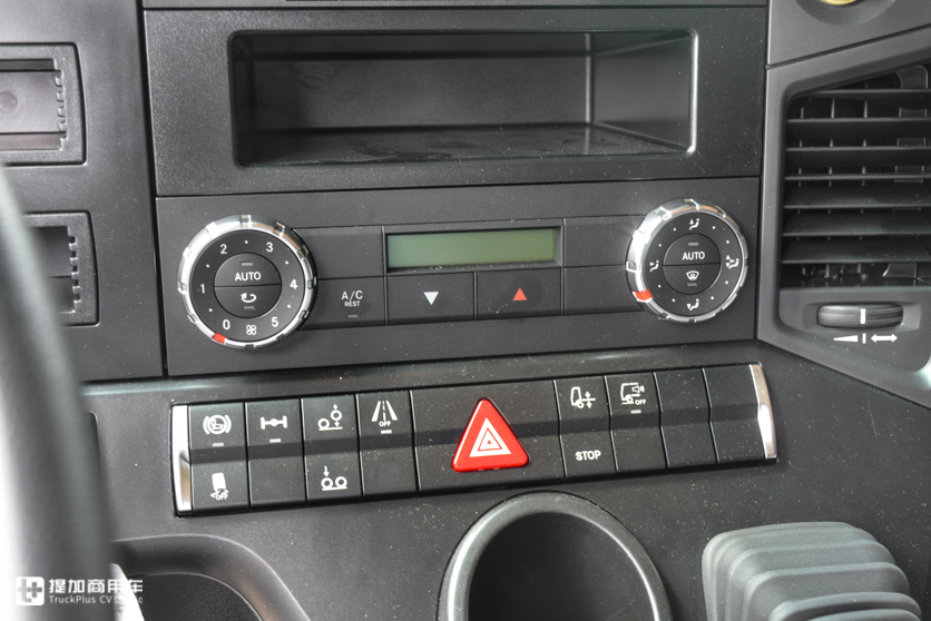 广州物流老板刚提的奔驰新款卡车,配置到底怎么样,我们带你好好看看 - 第12张 - 提加商用车网 广州物流老板刚提的奔驰新款卡车,配置到底怎么样,我们带你好好看看 - 第12张