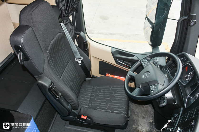 广州物流老板刚提的奔驰新款卡车,配置到底怎么样,我们带你好好看看 - 第16张 - 提加商用车网 广州物流老板刚提的奔驰新款卡车,配置到底怎么样,我们带你好好看看 - 第16张