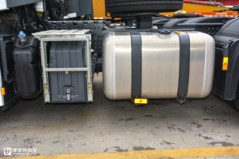 广州物流老板刚提的奔驰新款卡车,配置到底怎么样,我们带你好好看看 - 第26张 - 提加商用车网 广州物流老板刚提的奔驰新款卡车,配置到底怎么样,我们带你好好看看 - 第26张