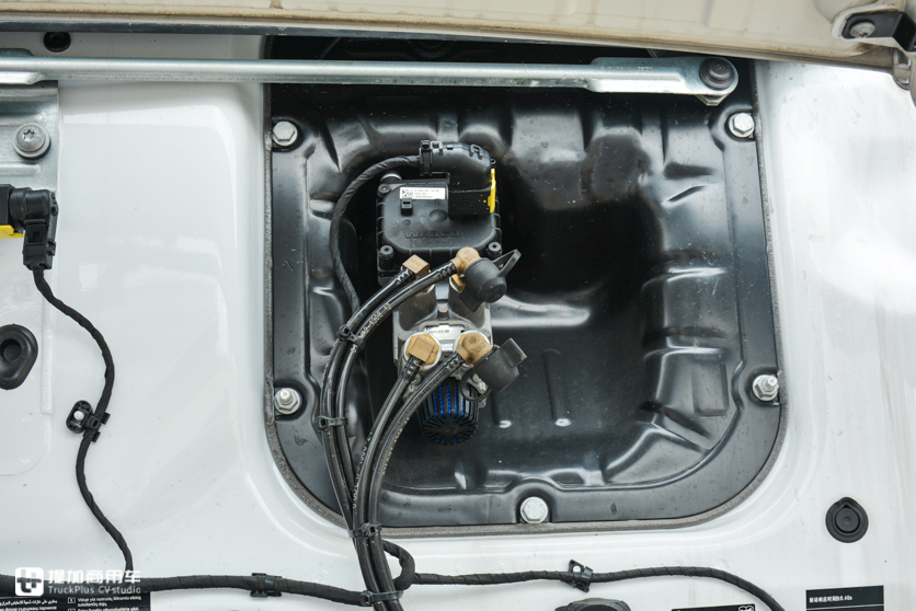 广州物流老板刚提的奔驰新款卡车,配置到底怎么样,我们带你好好看看 - 第29张 - 提加商用车网 广州物流老板刚提的奔驰新款卡车,配置到底怎么样,我们带你好好看看 - 第29张