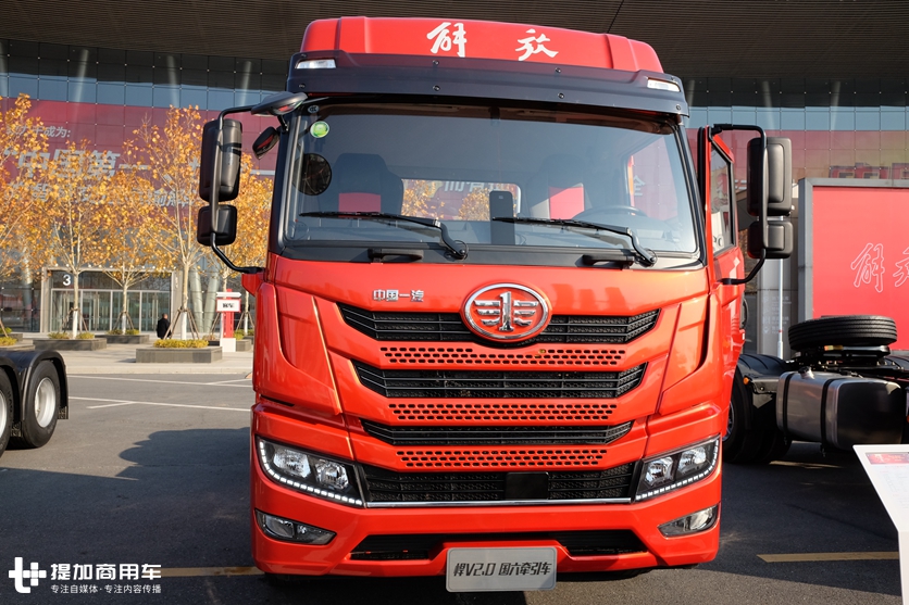 外观内饰都有改进,安全配置大升级,2.0版青岛解放悍V牵引车实拍 - 第2张 - 提加商用车网 外观内饰都有改进,安全配置大升级,2.0版青岛解放悍V牵引车实拍 - 第2张