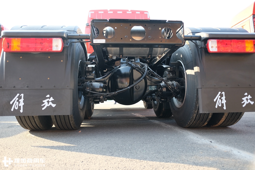 外观内饰都有改进,安全配置大升级,2.0版青岛解放悍V牵引车实拍 - 第12张 - 提加商用车网 外观内饰都有改进,安全配置大升级,2.0版青岛解放悍V牵引车实拍 - 第12张