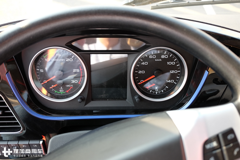 外观内饰都有改进,安全配置大升级,2.0版青岛解放悍V牵引车实拍 - 第18张 - 提加商用车网 外观内饰都有改进,安全配置大升级,2.0版青岛解放悍V牵引车实拍 - 第18张